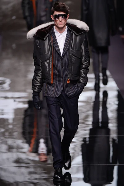 Look 13
